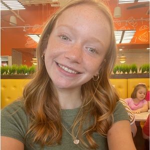 Meet your Posher, Ainsley